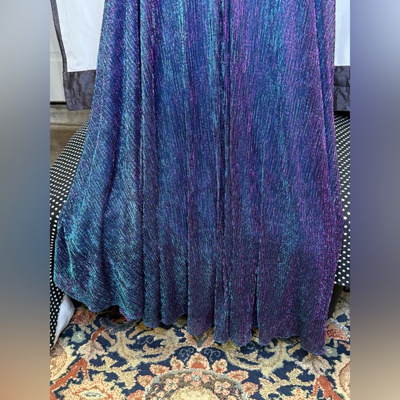Betsy & Adam Metallic Halter Gown Blue Purple Iridescent Formal Dress - Picture 13 of 16